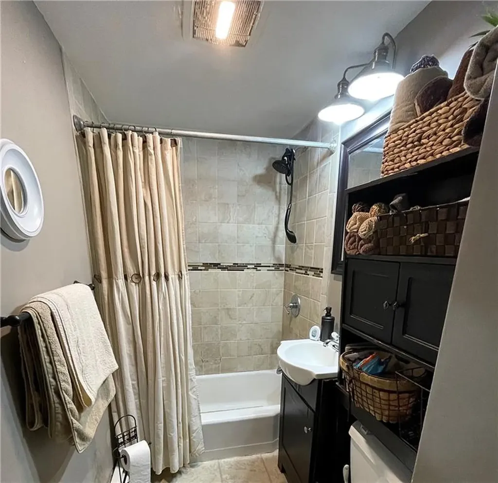 86 Edgemere Avenue Providence RI 02909