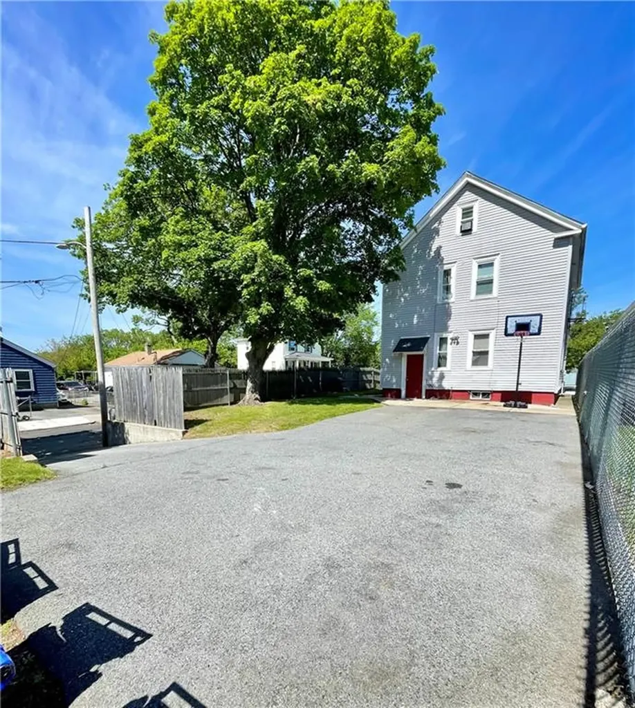 86 Edgemere Avenue Providence RI 02909