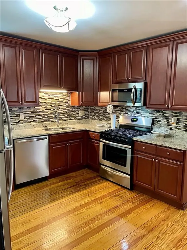 86 Edgemere Avenue Providence RI 02909