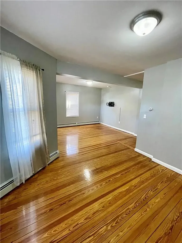 86 Edgemere Avenue Providence RI 02909