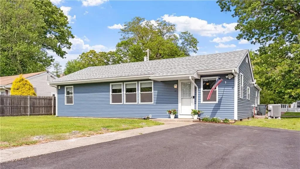 21 Meadowrue Trail Narragansett RI 02874