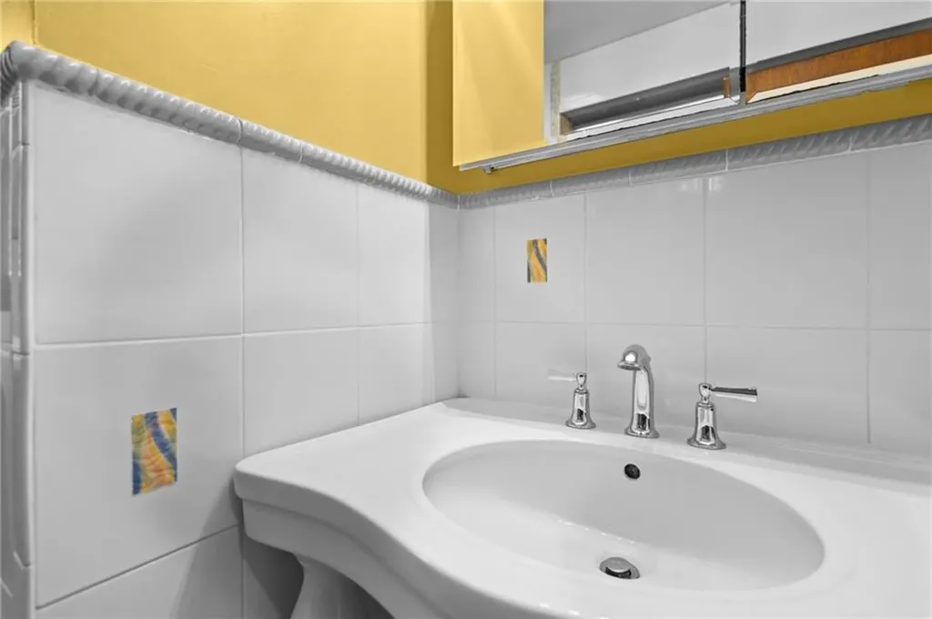 65 Pequot Avenue Warwick RI 02889