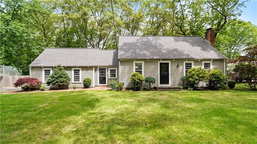 689 Middle Road East Greenwich RI 02818