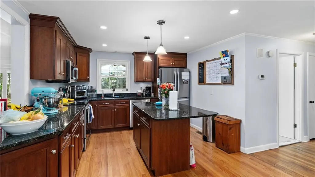 689 Middle Road East Greenwich RI 02818