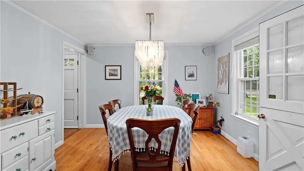 689 Middle Road East Greenwich RI 02818