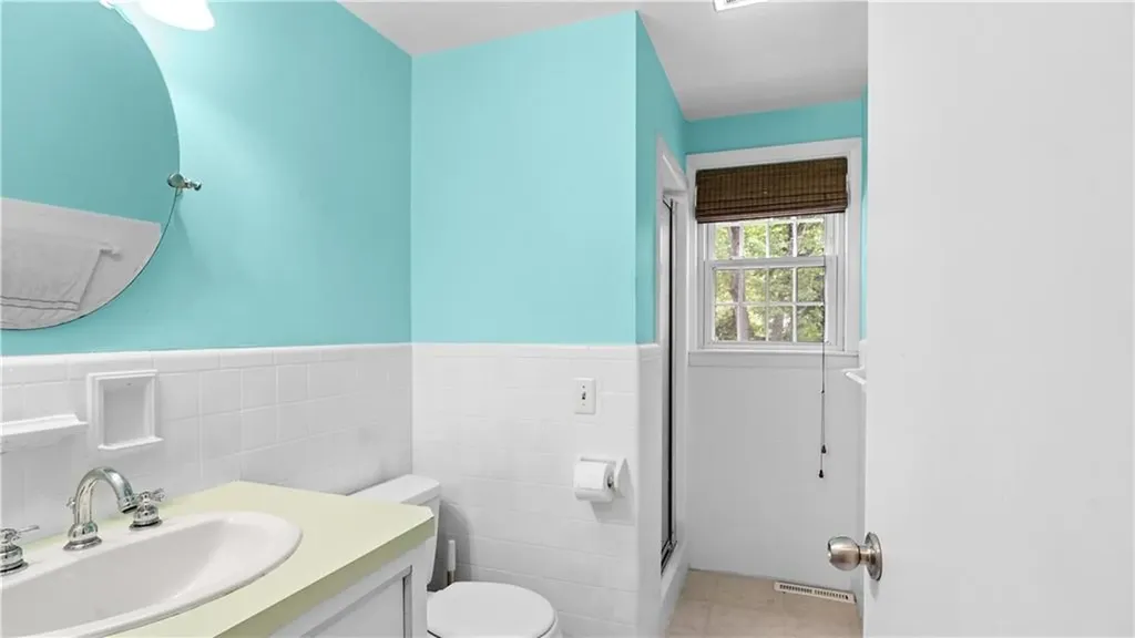 689 Middle Road East Greenwich RI 02818