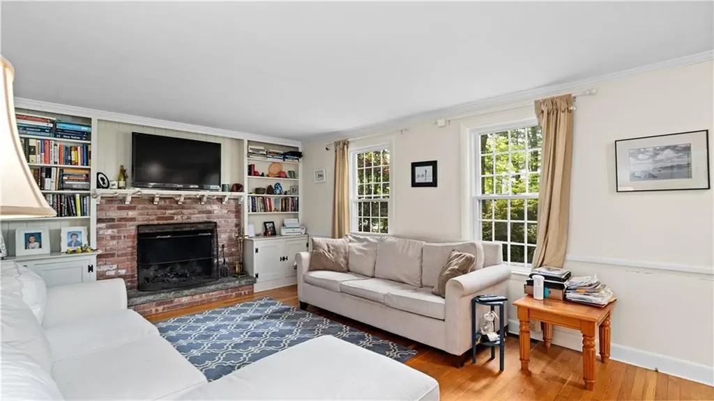 689 Middle Road East Greenwich RI 02818