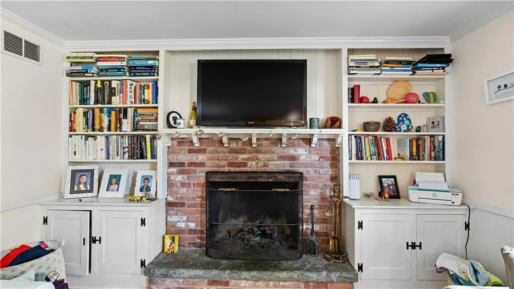 689 Middle Road East Greenwich RI 02818