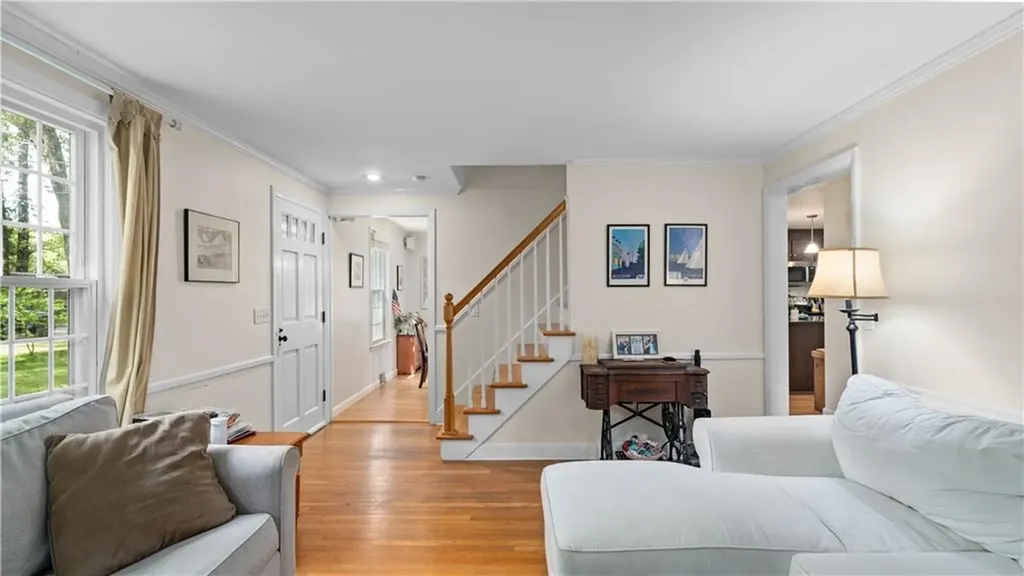 689 Middle Road East Greenwich RI 02818