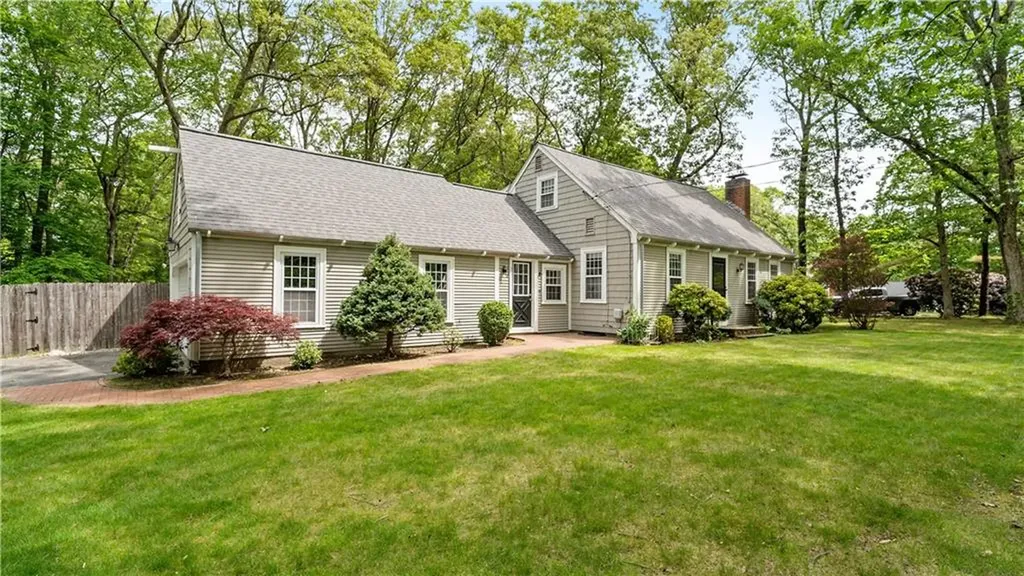 689 Middle Road East Greenwich RI 02818