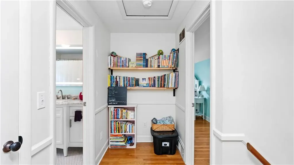 689 Middle Road East Greenwich RI 02818