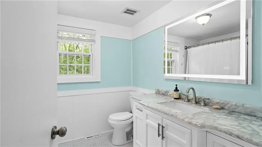 689 Middle Road East Greenwich RI 02818