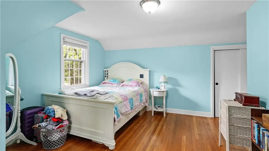 689 Middle Road East Greenwich RI 02818