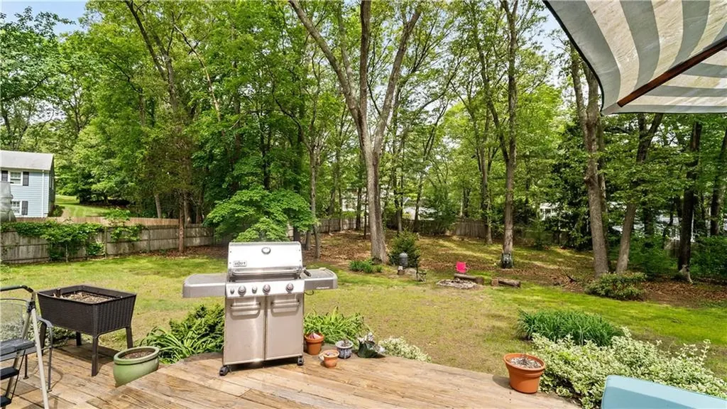 689 Middle Road East Greenwich RI 02818