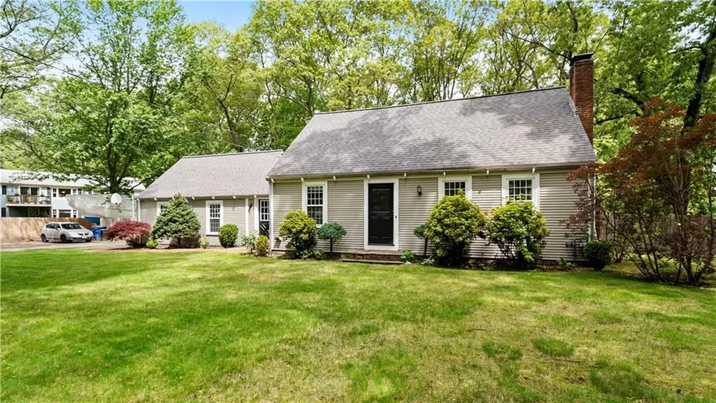 689 Middle Road East Greenwich RI 02818