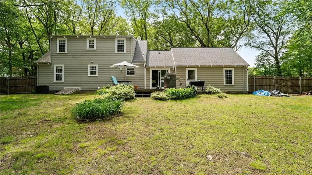 689 Middle Road East Greenwich RI 02818