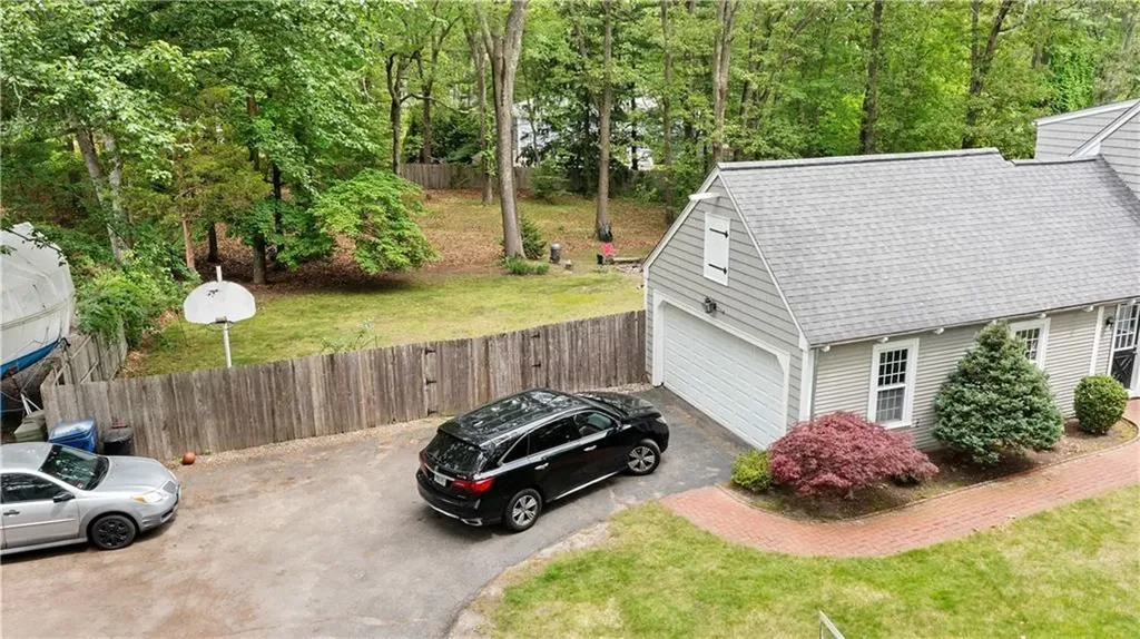 689 Middle Road East Greenwich RI 02818