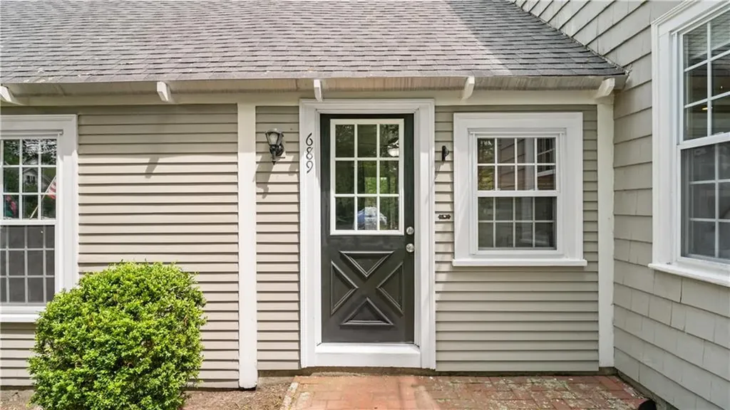 689 Middle Road East Greenwich RI 02818