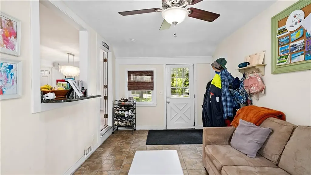 689 Middle Road East Greenwich RI 02818