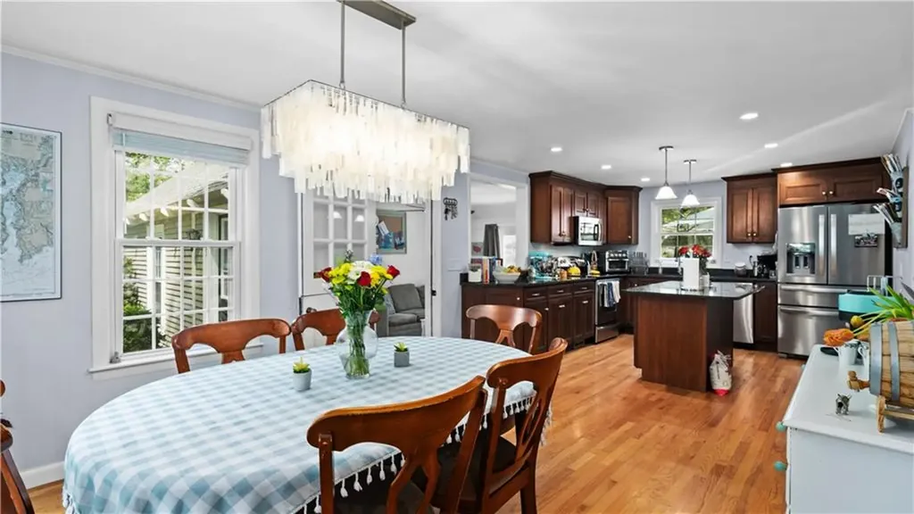 689 Middle Road East Greenwich RI 02818