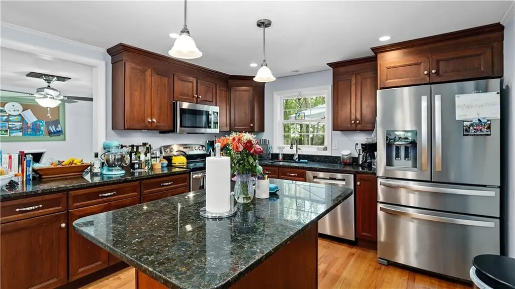 689 Middle Road East Greenwich RI 02818