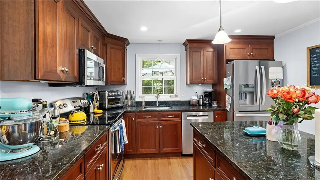 689 Middle Road East Greenwich RI 02818