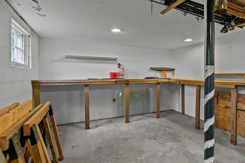 51 Kirduglyn Road Portsmouth RI 02871