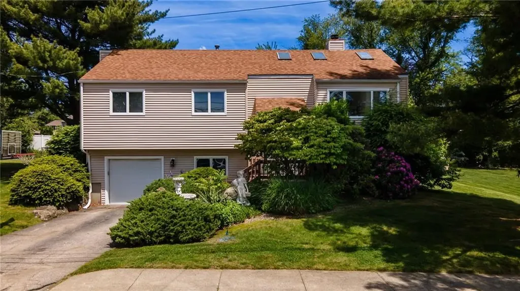 29 Valley View Drive Cranston RI 02921