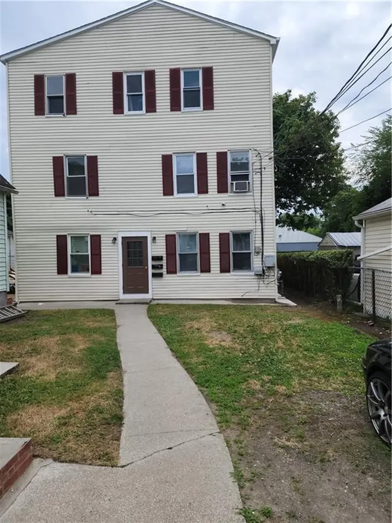 14 Catherine Street Bristol RI 02809