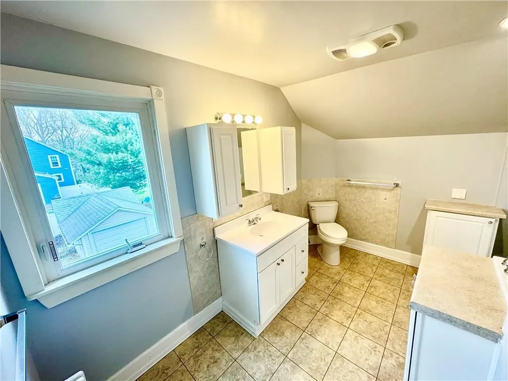 34 Kent Avenue Avenue East Providence RI 02914