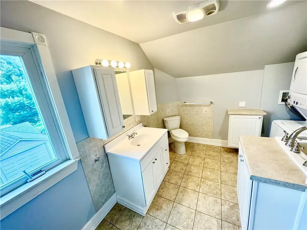 34 Kent Avenue Avenue East Providence RI 02914