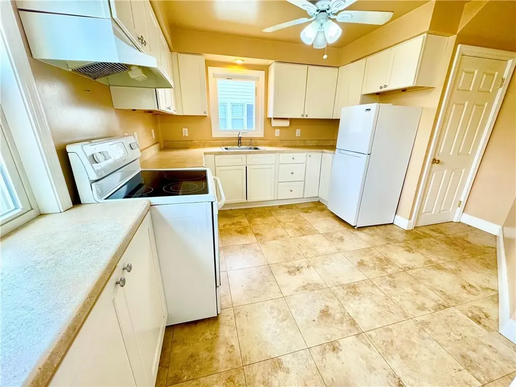 34 Kent Avenue Avenue East Providence RI 02914