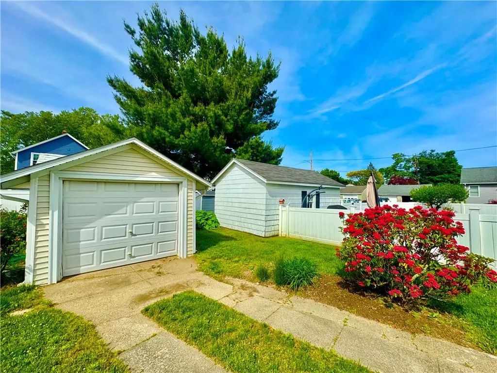 34 Kent Avenue Avenue East Providence RI 02914