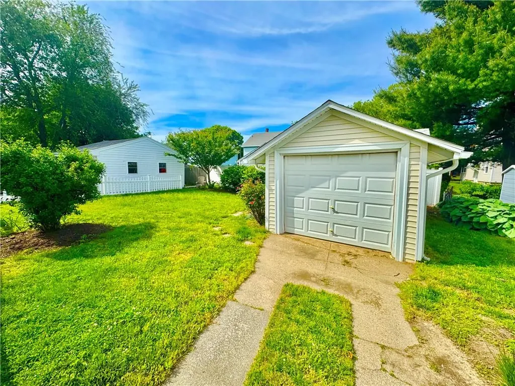 34 Kent Avenue Avenue East Providence RI 02914