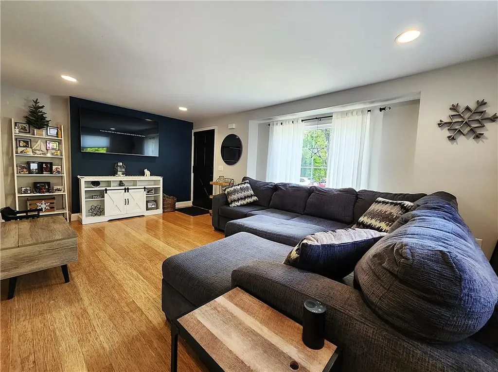 28 Westbrook Road Cranston RI 02920