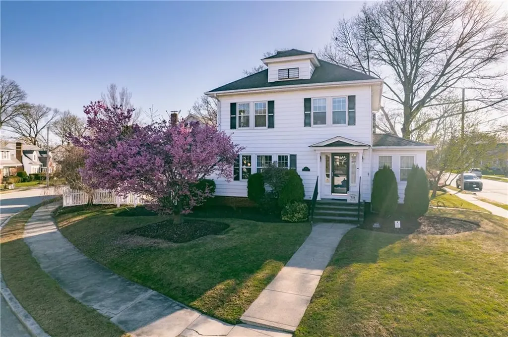 83 Lyndon Road Cranston RI 02905