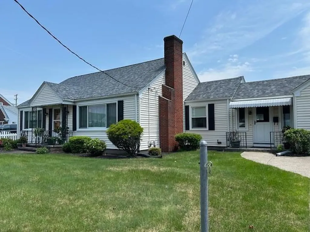 24 Egan Road Cranston RI 02910