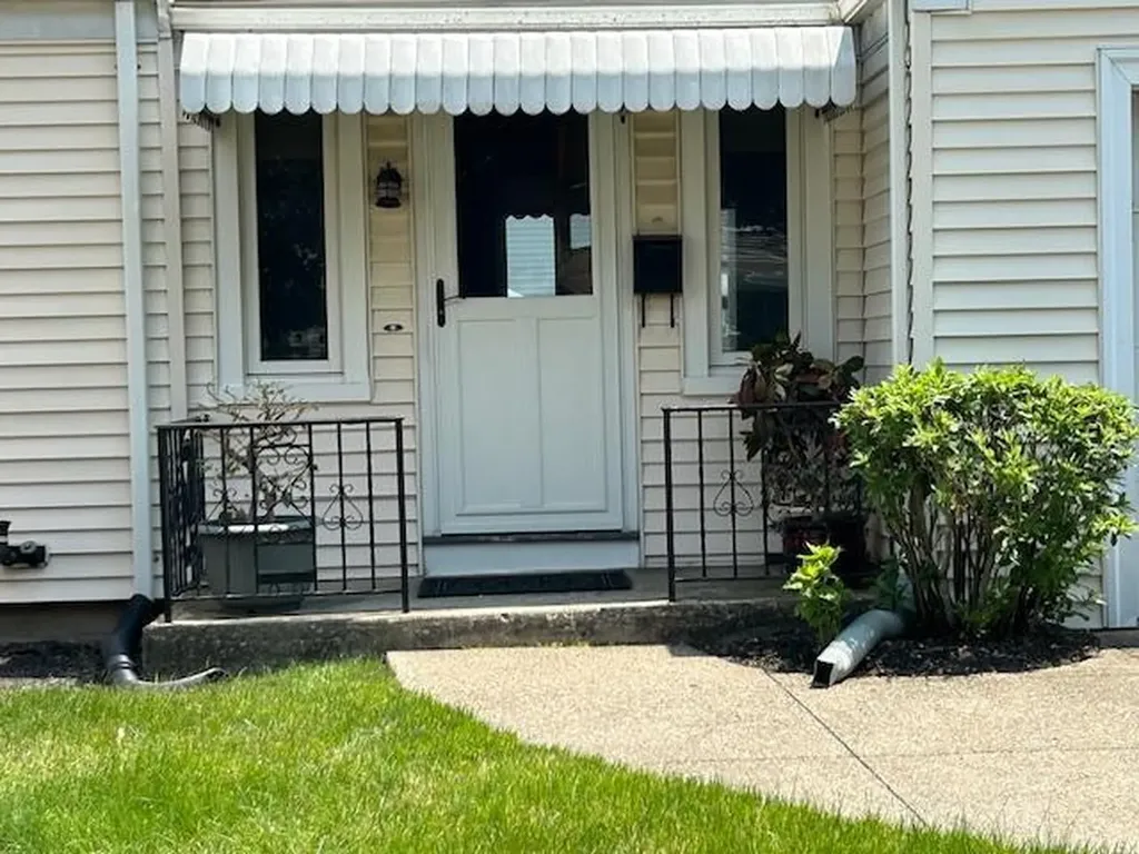 24 Egan Road Cranston RI 02910