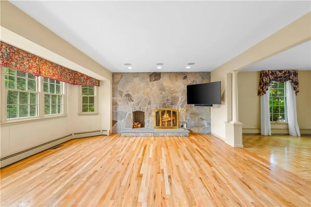 61 Kimberly Lane Cranston RI 02921