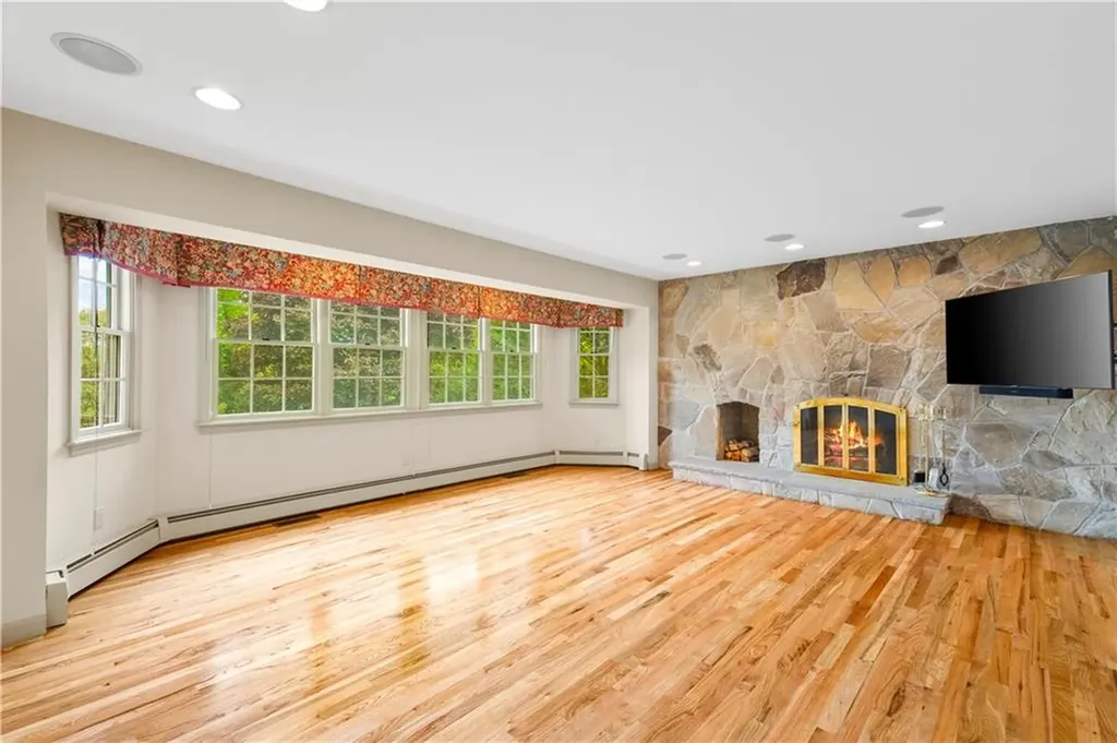 61 Kimberly Lane Cranston RI 02921