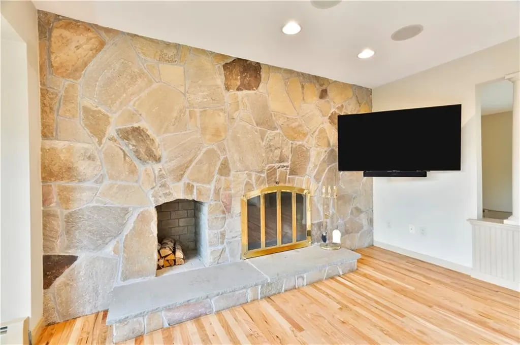 61 Kimberly Lane Cranston RI 02921