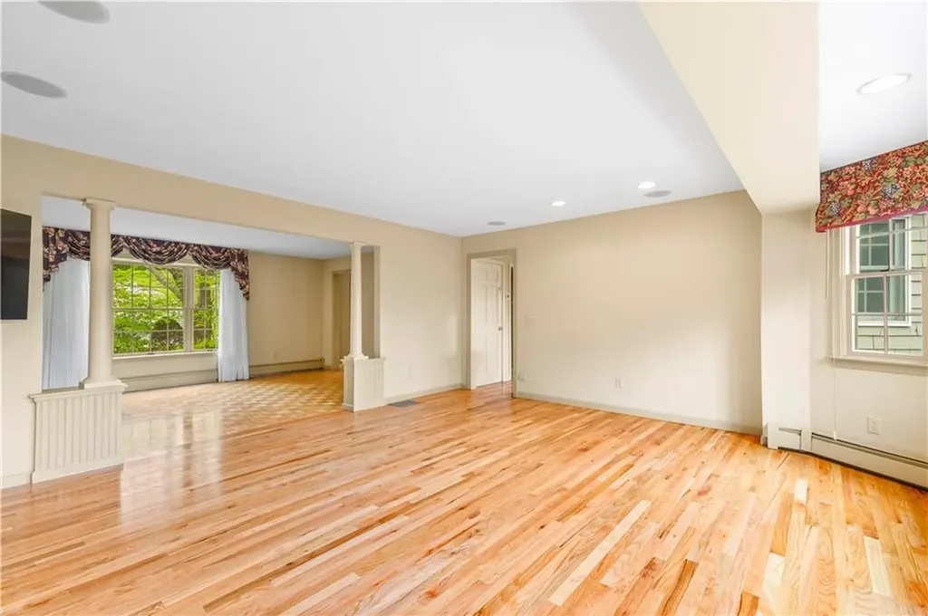 61 Kimberly Lane Cranston RI 02921