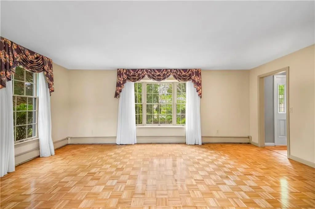 61 Kimberly Lane Cranston RI 02921