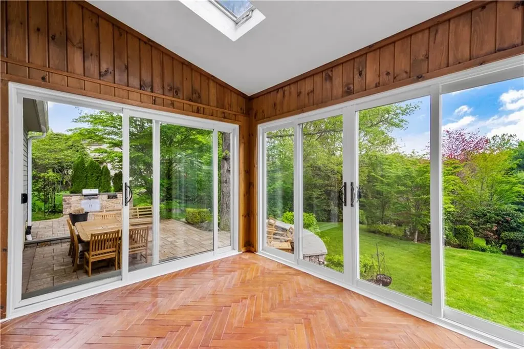 61 Kimberly Lane Cranston RI 02921