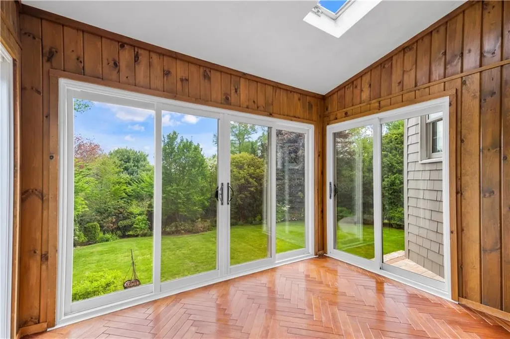 61 Kimberly Lane Cranston RI 02921