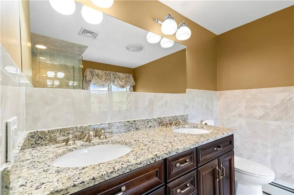 61 Kimberly Lane Cranston RI 02921
