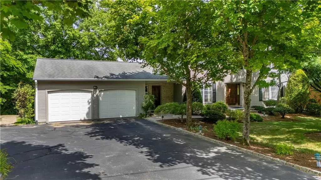 61 Kimberly Lane Cranston RI 02921