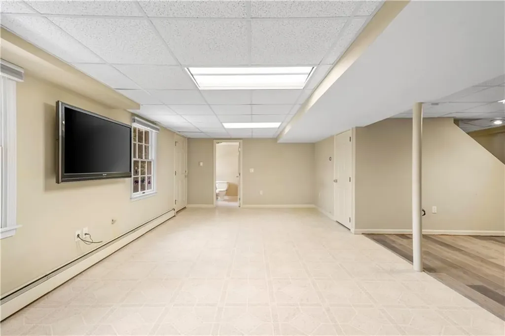 61 Kimberly Lane Cranston RI 02921