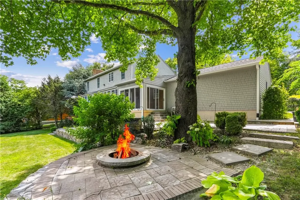 61 Kimberly Lane Cranston RI 02921