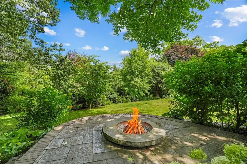 61 Kimberly Lane Cranston RI 02921